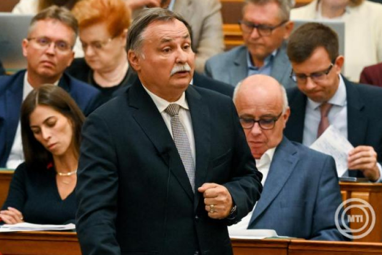 Gajdos László: nem ment szabadságra a vízügyi államtitkár