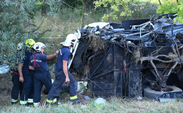 Többen is meghaltak egy buszbalesetben az M7-esen