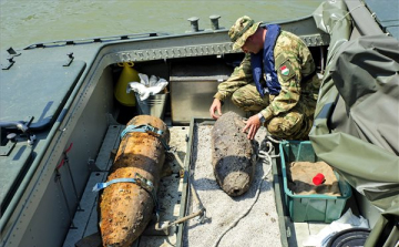 Egy 100 kilós légibombát hatástalanítottak a Lánchídnál