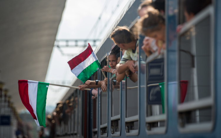 Minden idők leghosszabb zarándokvonata indul a csíksomlyói pápai misére