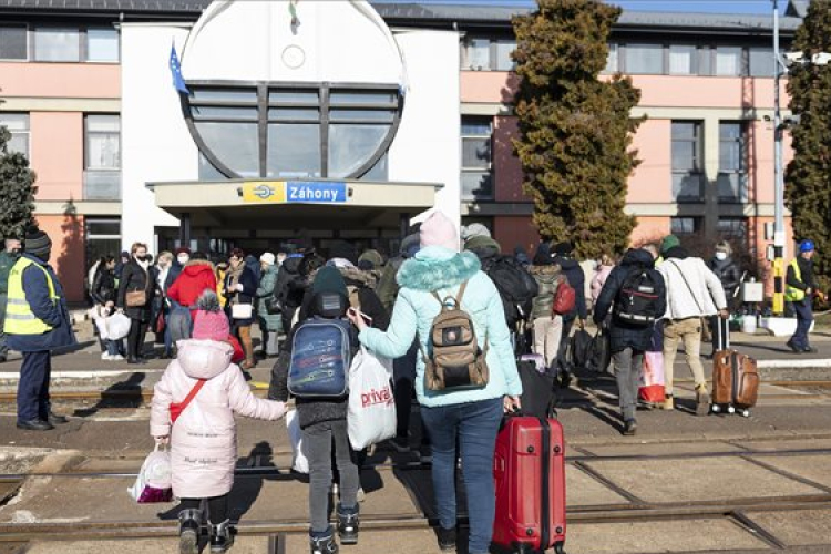 Kormányszóvivő: megszerveztük a háború elől menekülők egészségügyi ellátását